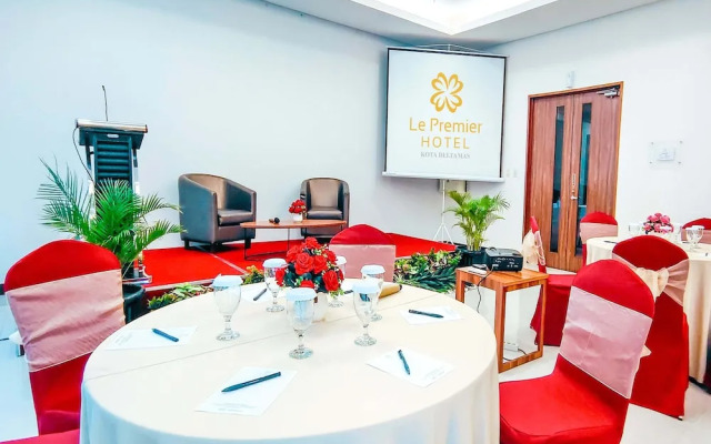 Le Premier Hotel Kota Deltamas