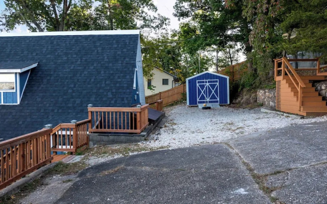 Sunrise Oasis - Enjoy Lakefront Living