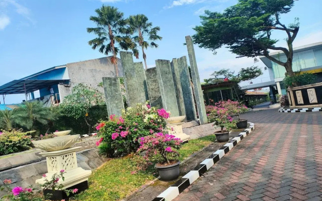 Lonari Hotel