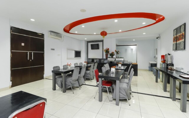 RedDoorz near Manado Town Square