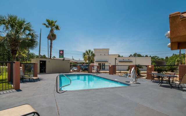 Econo Lodge Inn & Suites Diamondhead