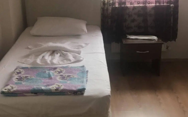 Zoviya Hill White Apart