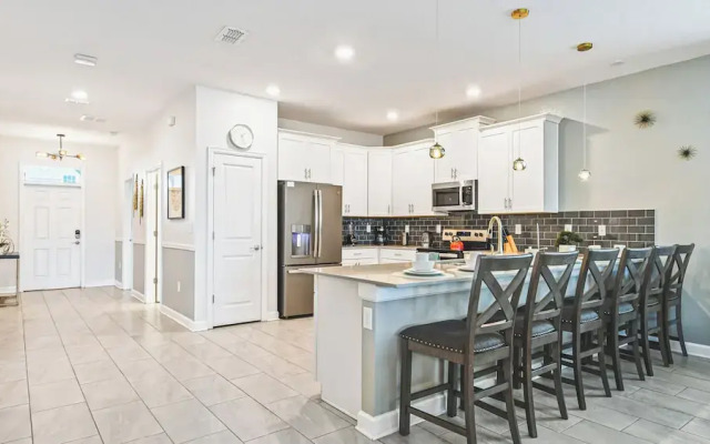 Themed Bedrooms & Private Pool Near Disney