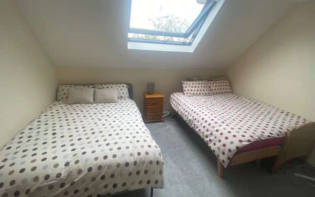 Immaculate 2 - Bedroom House in Milton Keynes