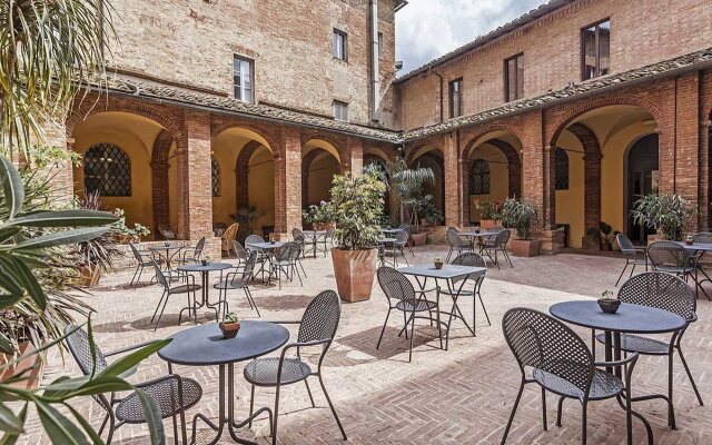 Il Chiostro del Carmine