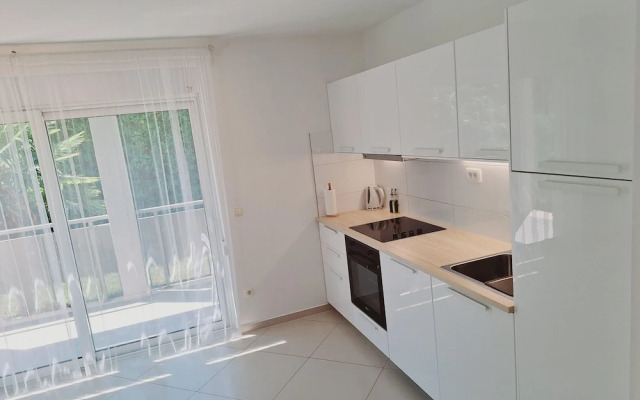 Modern Apartment in Kastel Stafilic With Fenced Garden