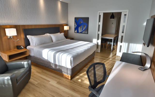 Holiday Inn Express & Suites Vaudreuil by IHG