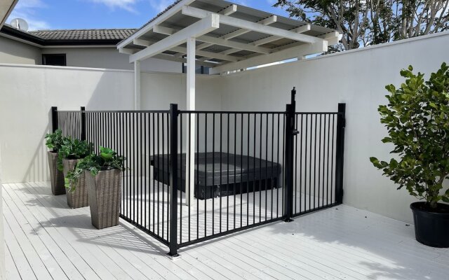 Character 4BR Home - Seaview - Skyline - Hot tub