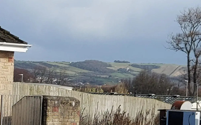 1st Floor Hillview 2 Bedroomed Central Location