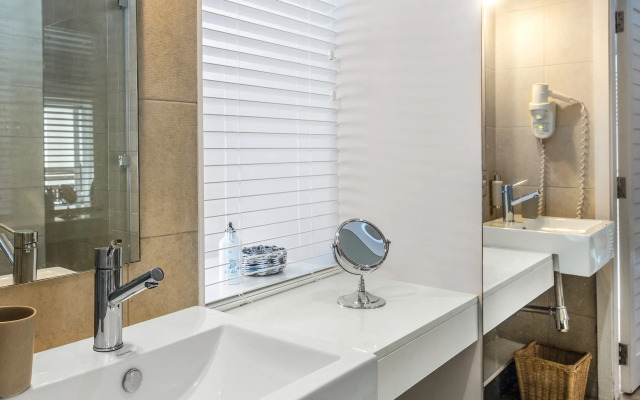 Lagoon Attitude - Adults Only