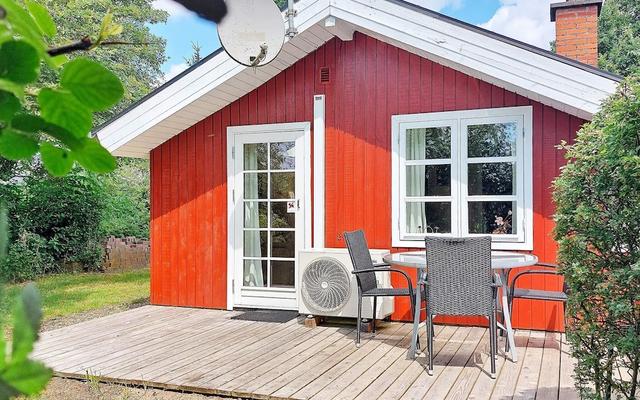 Pretty Cottage in Hemmet near Sea