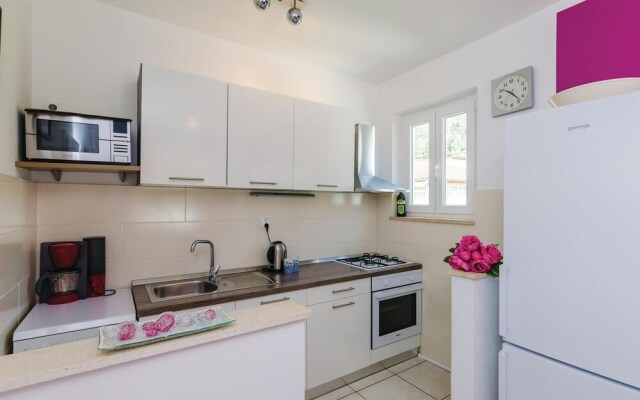 Beautiful Home in Zaton Mali With Wifi and 3 Bedrooms