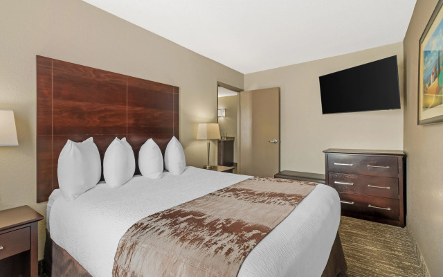 Best Western Plus Pembina Inn & Suites