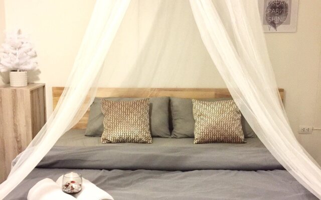 24 Poshtel Salaya