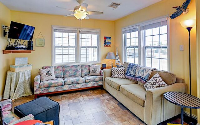 4121 Las Palmas Street Home by RedAwning