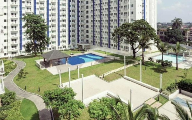 Urban Oasis at A&K Vibes City-View Condo