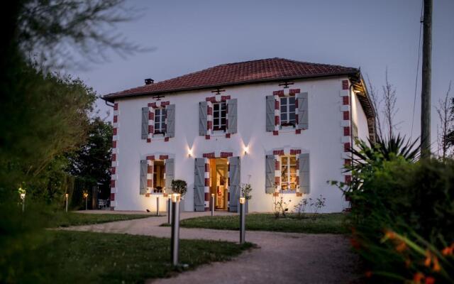 Hotel Lodge La Petite Couronne