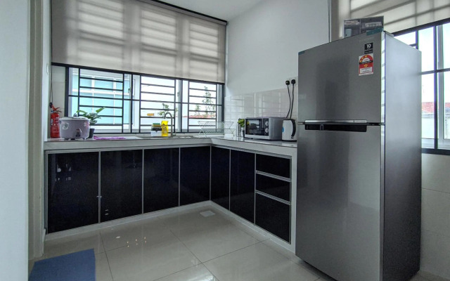 Desaru Comfy Home with Netflix Near Beach, Waterpark & BBQ