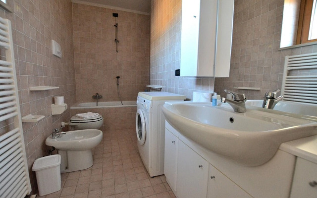 Apartment Montegolo Four with Pool And Lake View