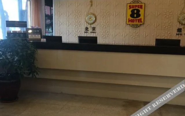 Super 8 Hotel (Tongliao RT-Mart)