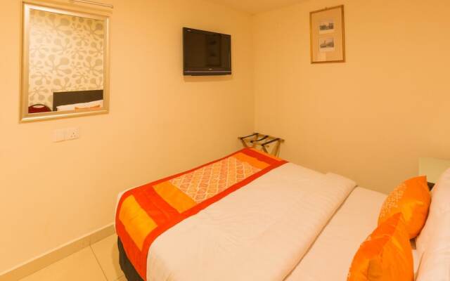 OYO 175 Lotus Hotel