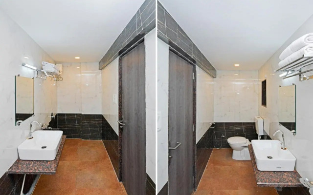 OYO 27751 Ashwarya Service Apartment