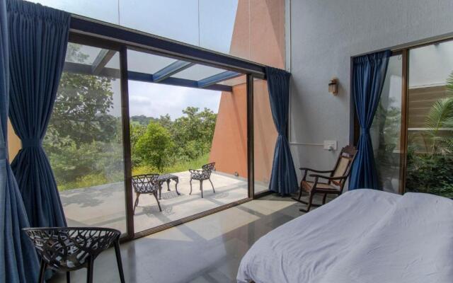 SaffronStays Solasta, Mulshi - Infinity Pool Villa with Mulshi DAM Views