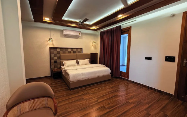 Yes Hotel By The Ganges