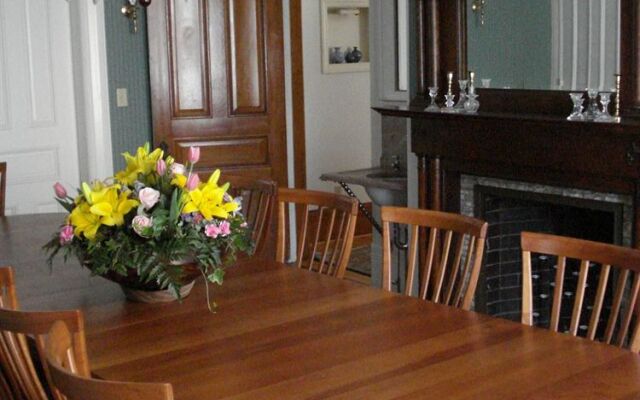 Estabrook House Bed and Breakfast