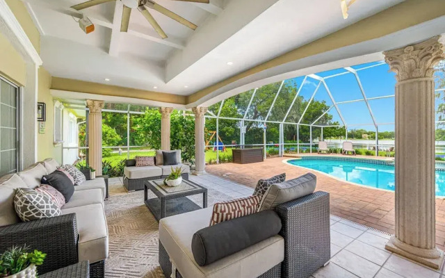 Exquisite Villa With Pool&games- 18 Guests