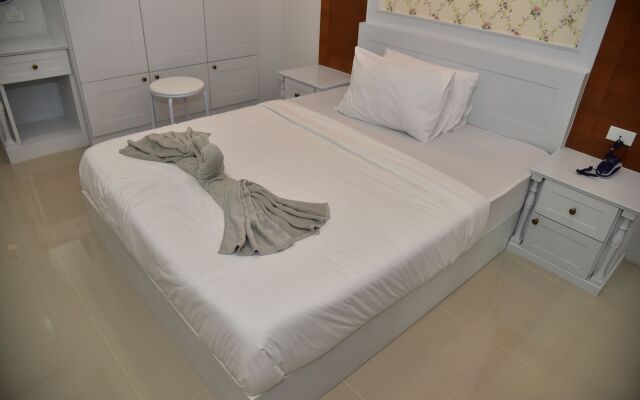 Ploy's Pearl Hotel