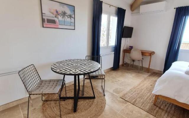 Adorable Maison Indépendante 30m2 avec Piscine en saison