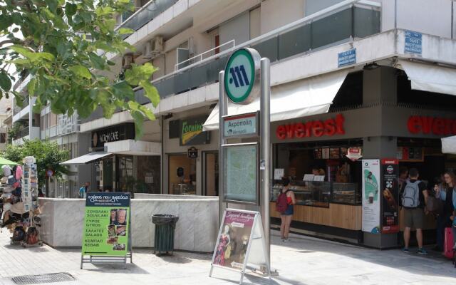 A Skip Away from the Acropolis Museum