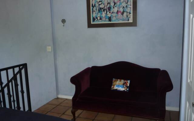Woodland Hills Calabasas Guesthouses