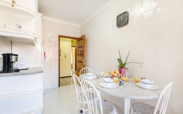 Espinho Family Stays Apartment