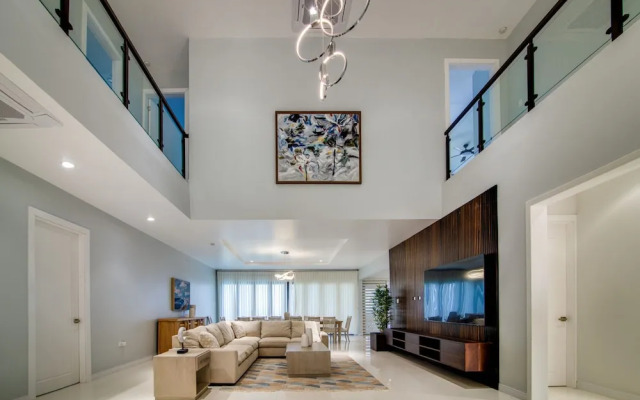 Luxury Oceanfront Villa Fully Staffed Pool Jacuzzi Movie Theatre