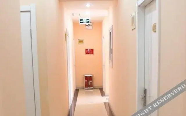 Shuntian Business Hostel (Ji'nan Yingxiongshan Road)