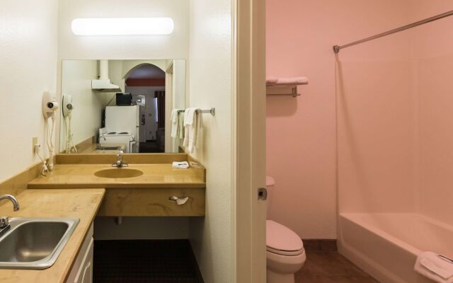 Motel 6 Alvarado, TX