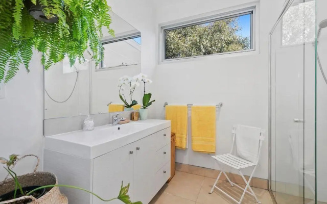 Bristlebird - Beach 650m, Pets, Fireplace, Linen, 4 bdrm, WiFi