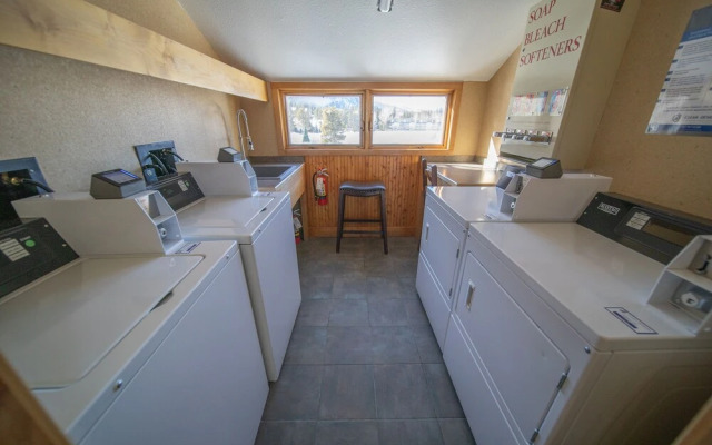 Lenawee 1738 by SummitCove Vacation Lodging