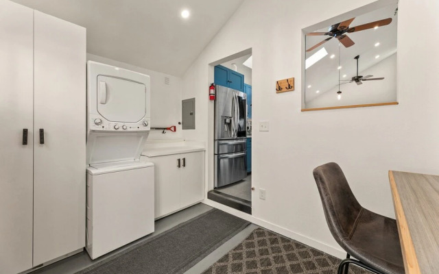 Vibrant Downtown Bungalow – Walk Everywhere!