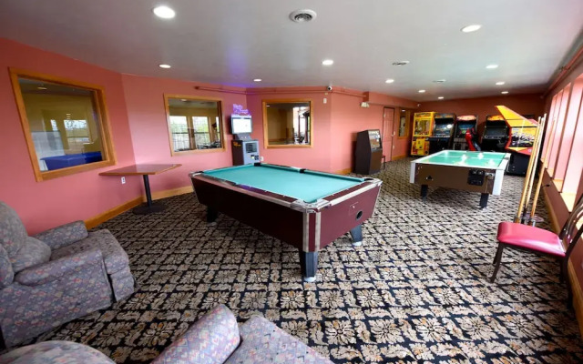 Crown Choice Inn & Suites Lakeview & Waterpark