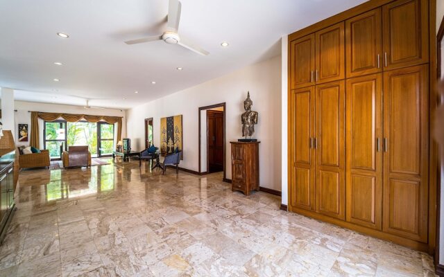 Cozy 3 BR Pool Villa close to Town CV3L