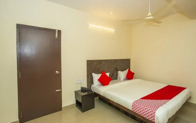 OYO 19524 Maruthi Home Stays 2