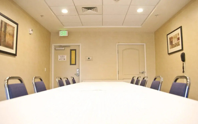 Holiday Inn Express & Suites Clovis-Fresno Area by IHG