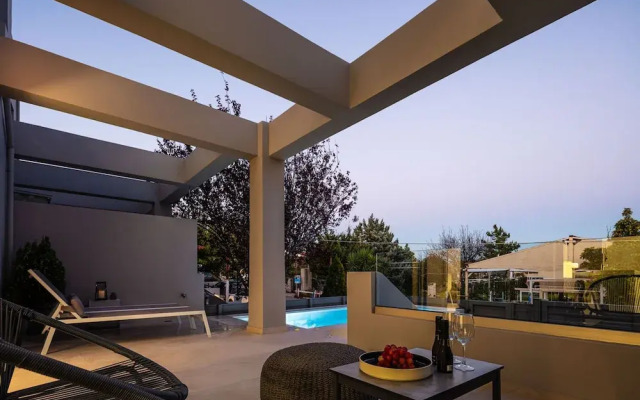 Akonizia Luxury House - With Private Swimming Pool