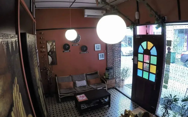 Threehouse Bed & Breakfast - Hostel