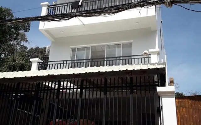 Khun Pich Apartments