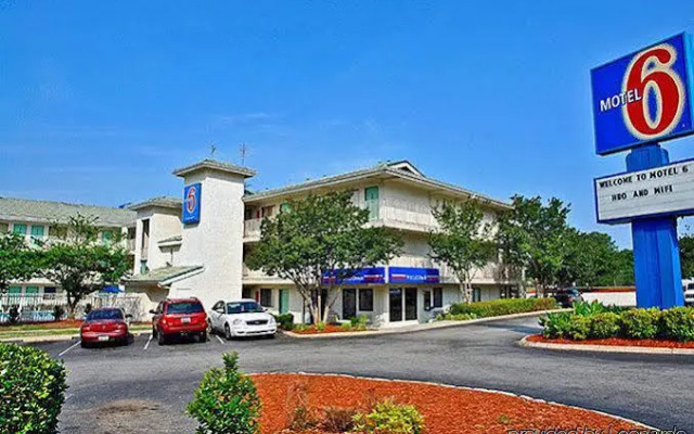 Motel 6 Columbia West