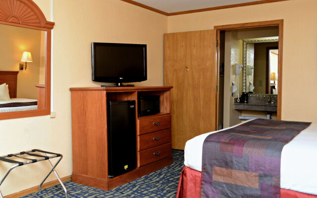 SureStay by Best Western Kansas City Country Inn North